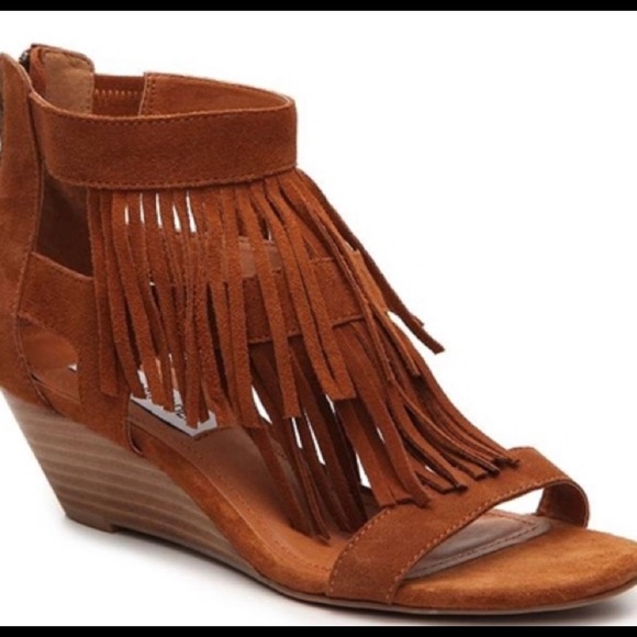 Steve Madden Shoes - 🎉HP🎉Steve Madden Fringe Sandal